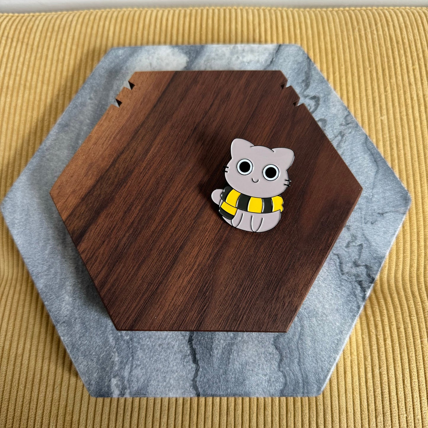 Pin - Magic Cat Yellow Grey