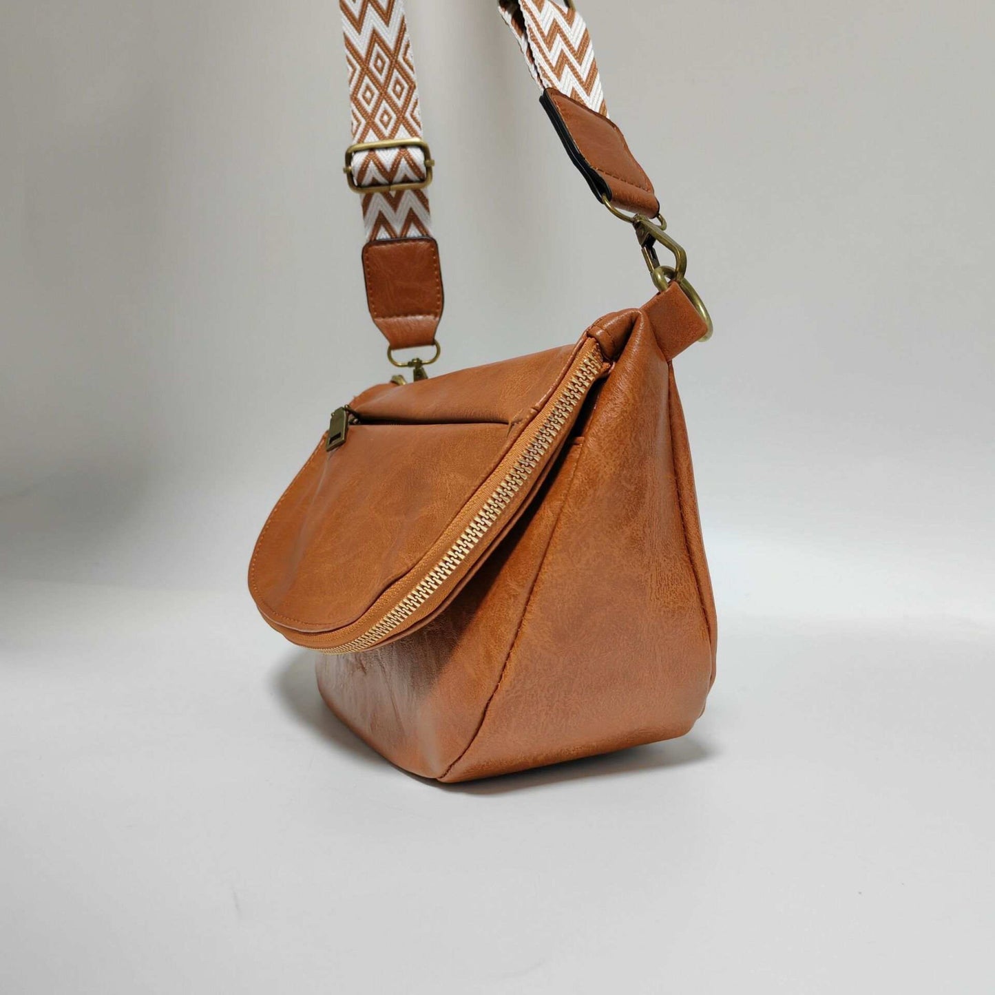 Mary - Crossbody & Chest Bag